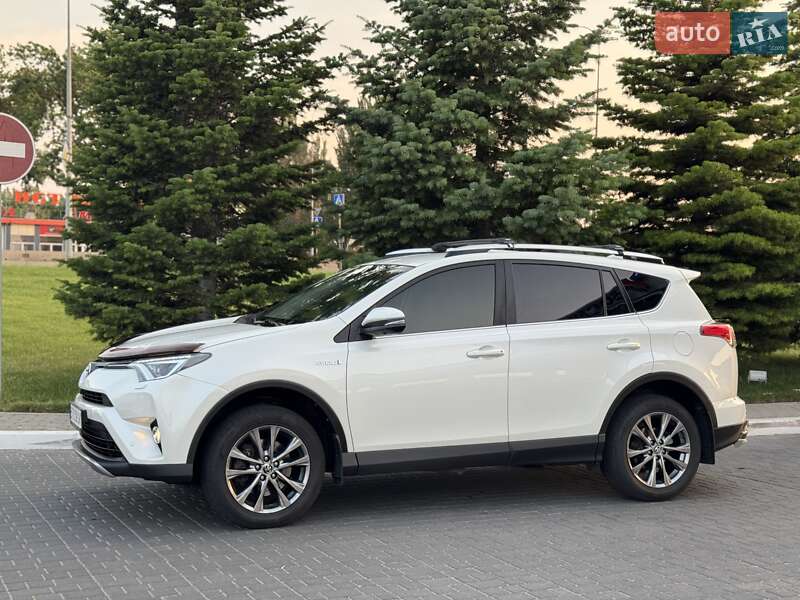 Внедорожник / Кроссовер Toyota RAV4 2017 в Одессе