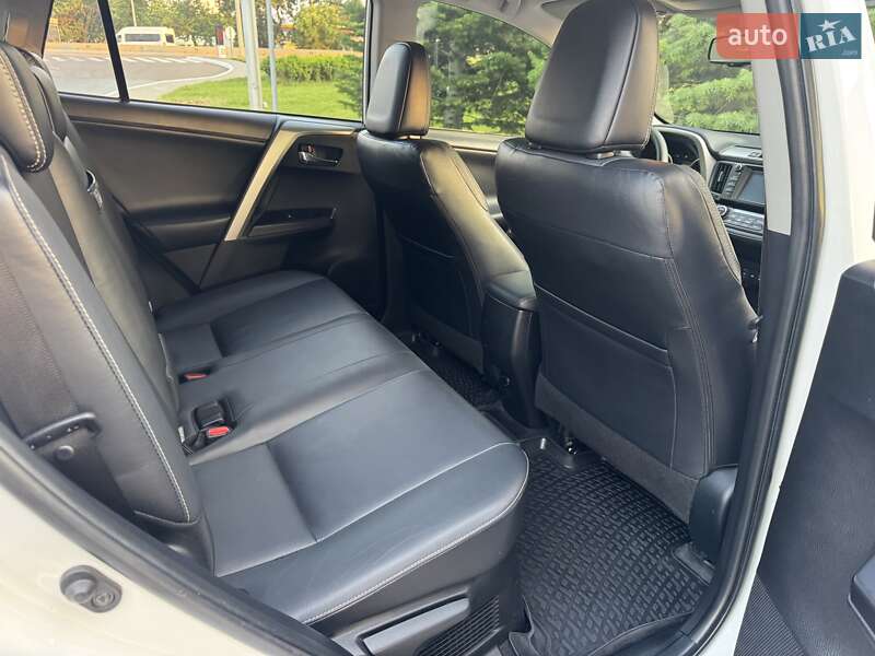 Внедорожник / Кроссовер Toyota RAV4 2017 в Одессе
