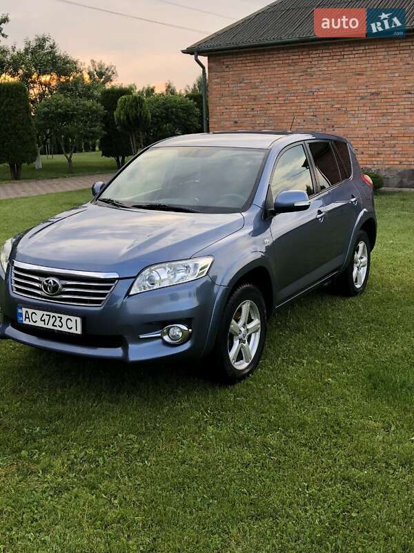 Внедорожник / Кроссовер Toyota RAV4 2011 в Ратным