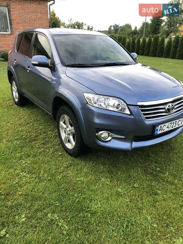 Внедорожник / Кроссовер Toyota RAV4 2011 в Ратным