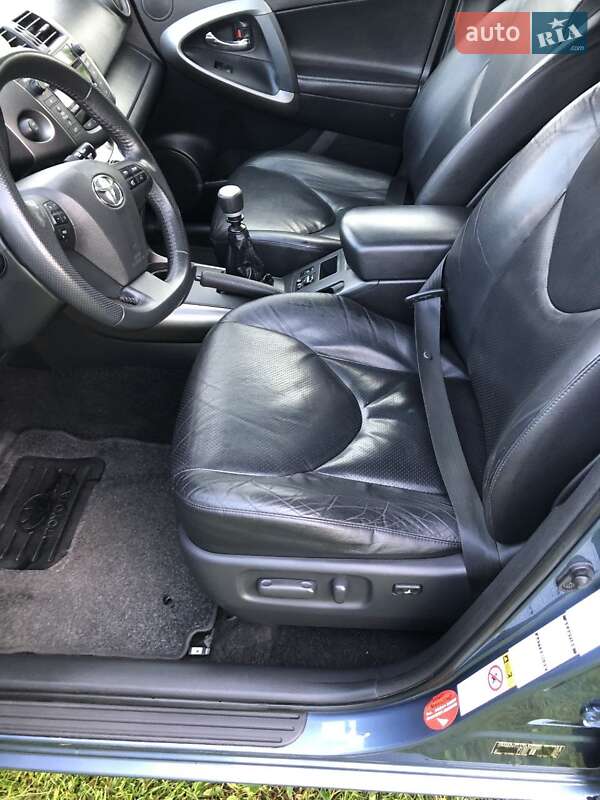 Внедорожник / Кроссовер Toyota RAV4 2011 в Ратным