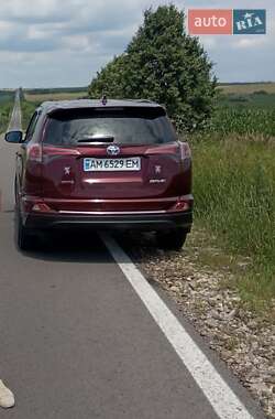 Внедорожник / Кроссовер Toyota RAV4 2016 в 