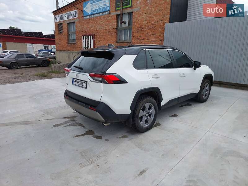 Внедорожник / Кроссовер Toyota RAV4 2022 в Сумах