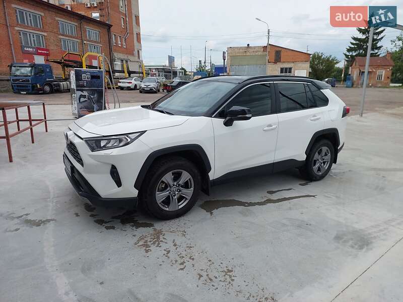 Внедорожник / Кроссовер Toyota RAV4 2022 в Сумах