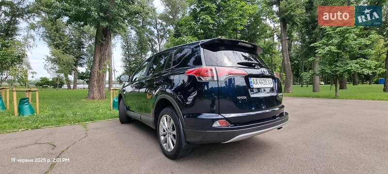 Позашляховик / Кросовер Toyota RAV4 2018 в Києві