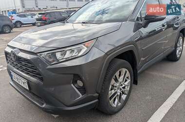 Внедорожник / Кроссовер Toyota RAV4 2021 в Киеве