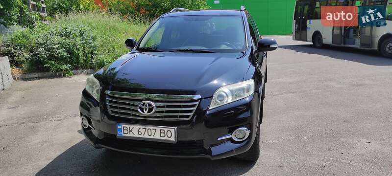 Внедорожник / Кроссовер Toyota RAV4 2010 в Ровно