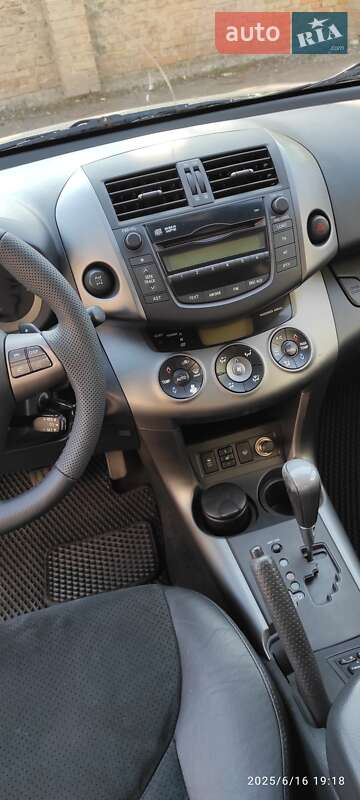 Внедорожник / Кроссовер Toyota RAV4 2010 в Ровно