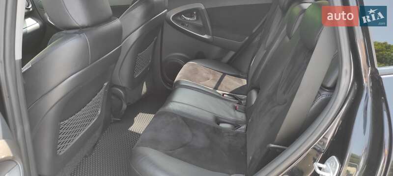 Внедорожник / Кроссовер Toyota RAV4 2010 в Ровно