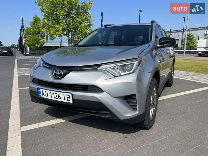 Внедорожник / Кроссовер Toyota RAV4 2017 в Мукачево