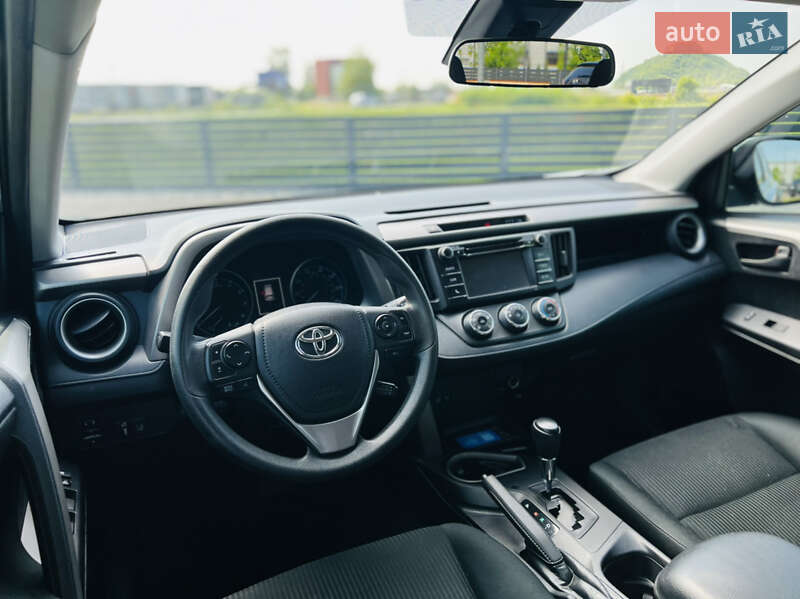 Внедорожник / Кроссовер Toyota RAV4 2017 в Мукачево