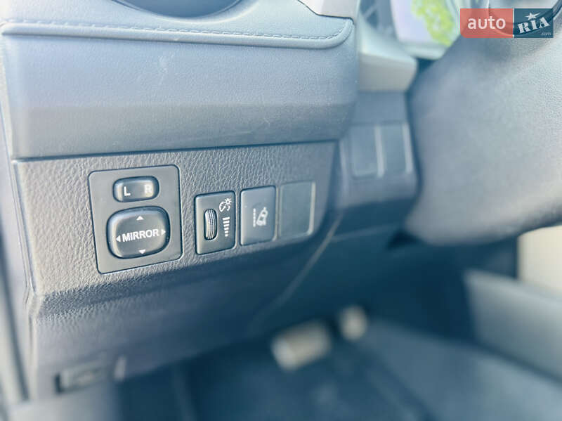 Внедорожник / Кроссовер Toyota RAV4 2017 в Мукачево