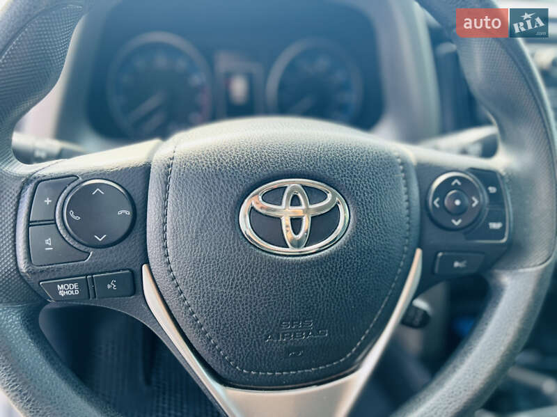 Внедорожник / Кроссовер Toyota RAV4 2017 в Мукачево