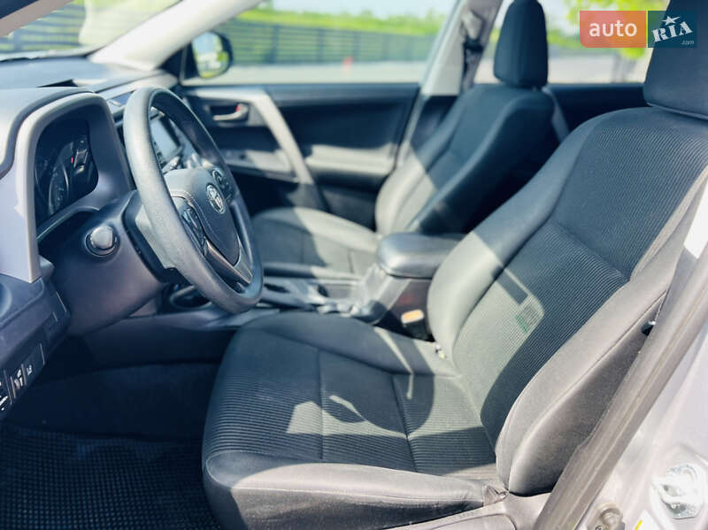 Внедорожник / Кроссовер Toyota RAV4 2017 в Мукачево