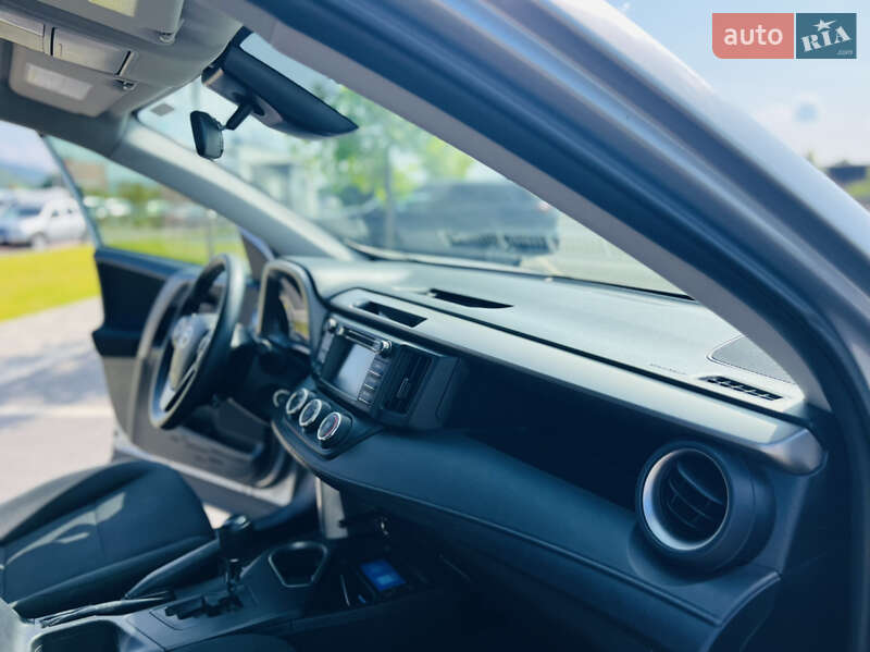 Внедорожник / Кроссовер Toyota RAV4 2017 в Мукачево