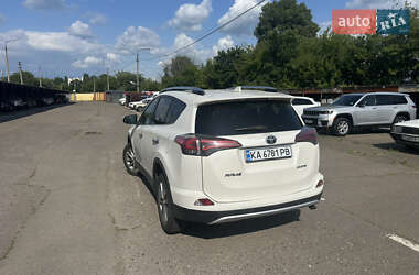 Внедорожник / Кроссовер Toyota RAV4 2016 в 