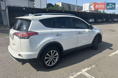 Внедорожник / Кроссовер Toyota RAV4 2016 в 