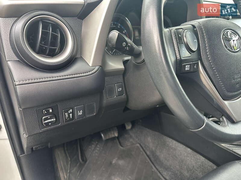 Внедорожник / Кроссовер Toyota RAV4 2016 в Киеве