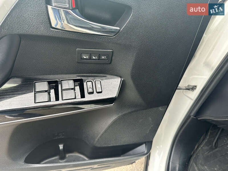Внедорожник / Кроссовер Toyota RAV4 2016 в Киеве