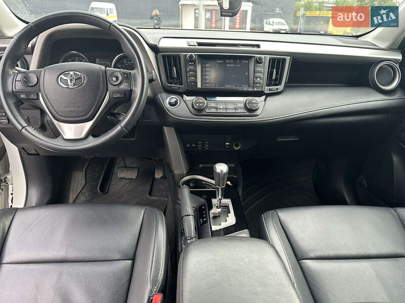 Внедорожник / Кроссовер Toyota RAV4 2016 в Киеве