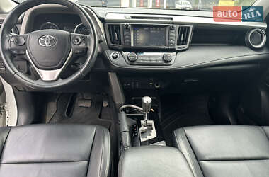 Внедорожник / Кроссовер Toyota RAV4 2016 в 
