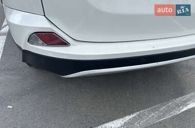 Внедорожник / Кроссовер Toyota RAV4 2016 в 