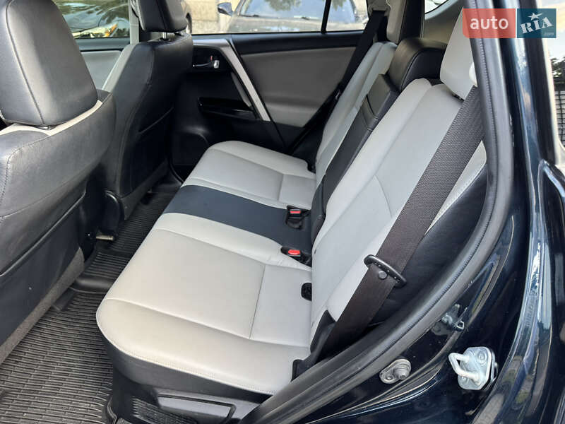 Позашляховик / Кросовер Toyota RAV4 2017 в Запоріжжі