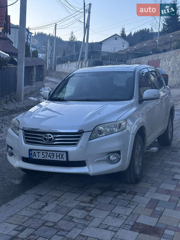 Позашляховик / Кросовер Toyota RAV4 2011 в Івано-Франківську