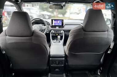 Внедорожник / Кроссовер Toyota RAV4 2023 в 