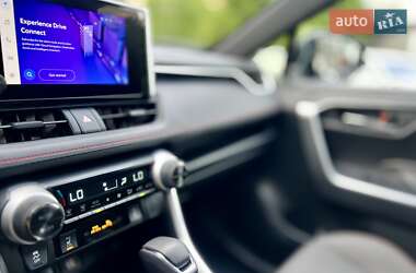Внедорожник / Кроссовер Toyota RAV4 2023 в 