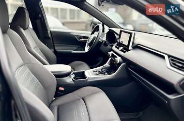 Внедорожник / Кроссовер Toyota RAV4 2023 в 