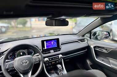 Внедорожник / Кроссовер Toyota RAV4 2023 в 