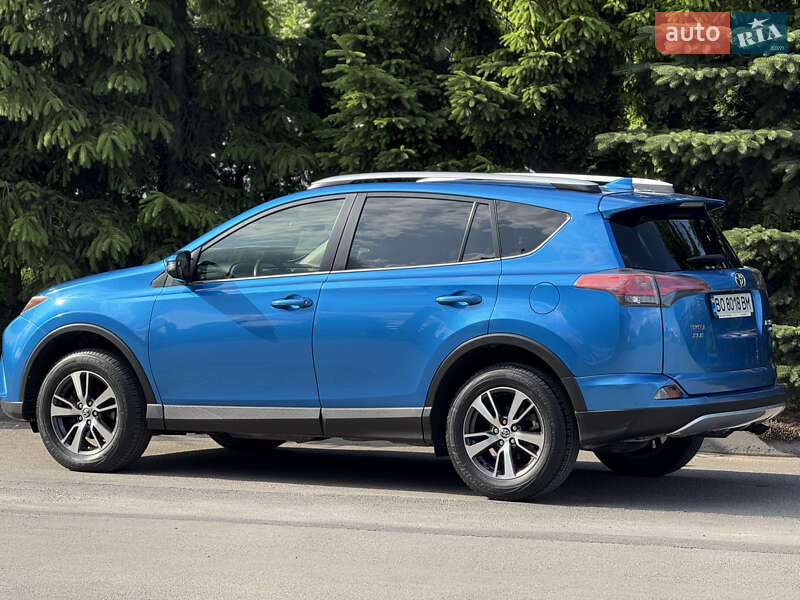 Внедорожник / Кроссовер Toyota RAV4 2016 в Тернополе