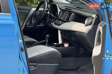 Позашляховик / Кросовер Toyota RAV4 2016 в Тернополі