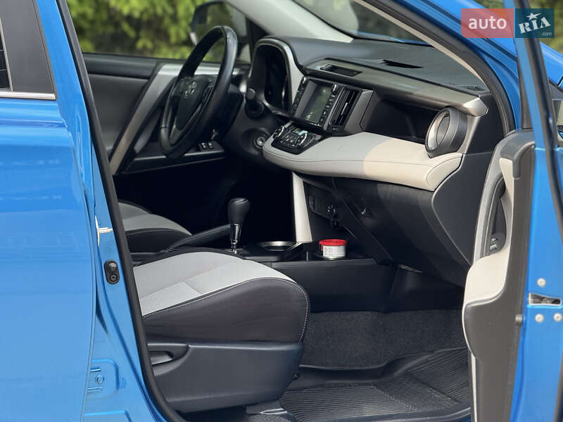 Внедорожник / Кроссовер Toyota RAV4 2016 в Тернополе