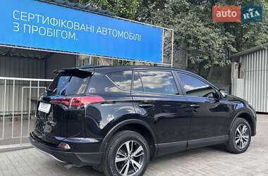 Позашляховик / Кросовер Toyota RAV4 2016 в 