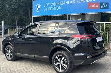 Позашляховик / Кросовер Toyota RAV4 2016 в 