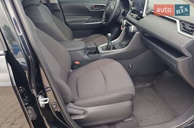 Внедорожник / Кроссовер Toyota RAV4 2021 в 