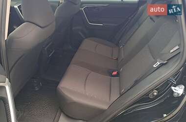 Внедорожник / Кроссовер Toyota RAV4 2021 в 