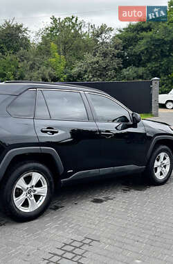 Внедорожник / Кроссовер Toyota RAV4 2021 в 