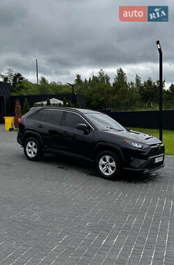 Внедорожник / Кроссовер Toyota RAV4 2021 в 
