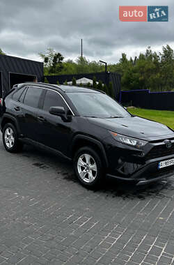 Внедорожник / Кроссовер Toyota RAV4 2021 в 