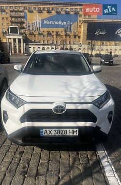 Внедорожник / Кроссовер Toyota RAV4 2019 в Харькове