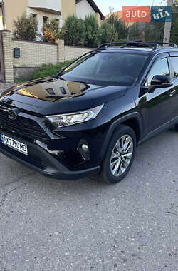 Внедорожник / Кроссовер Toyota RAV4 2019 в Киеве