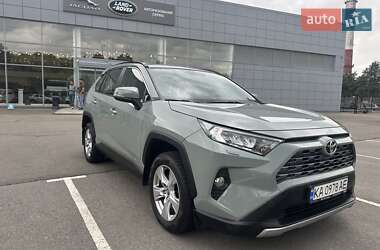 Внедорожник / Кроссовер Toyota RAV4 2019 в Киеве