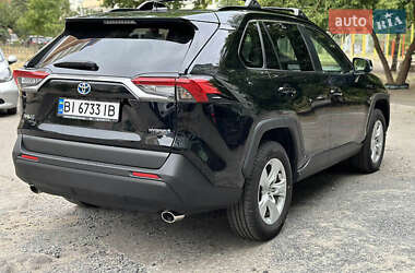 Внедорожник / Кроссовер Toyota RAV4 2020 в 