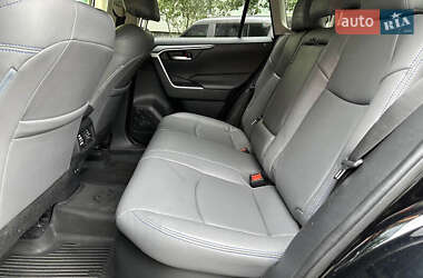 Внедорожник / Кроссовер Toyota RAV4 2020 в 