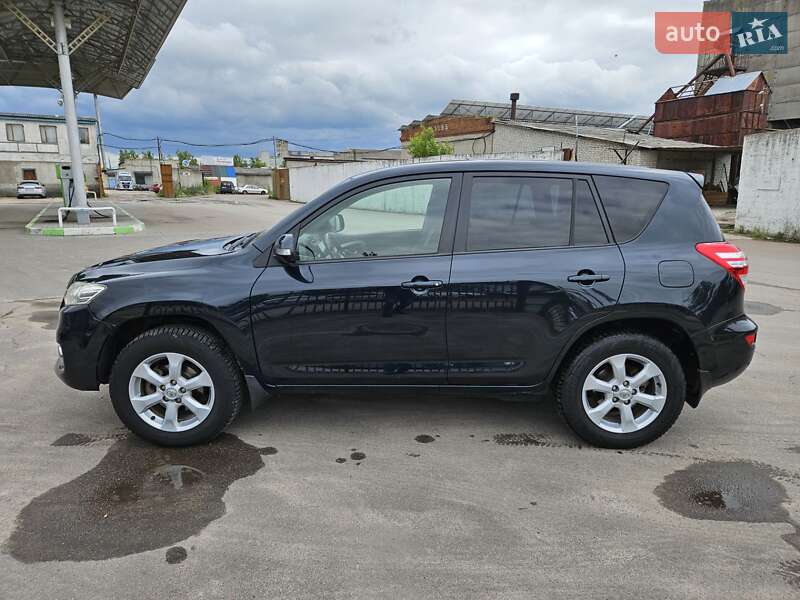 Позашляховик / Кросовер Toyota RAV4 2011 в Шостці