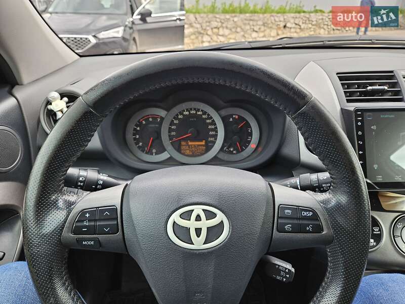 Позашляховик / Кросовер Toyota RAV4 2011 в Шостці