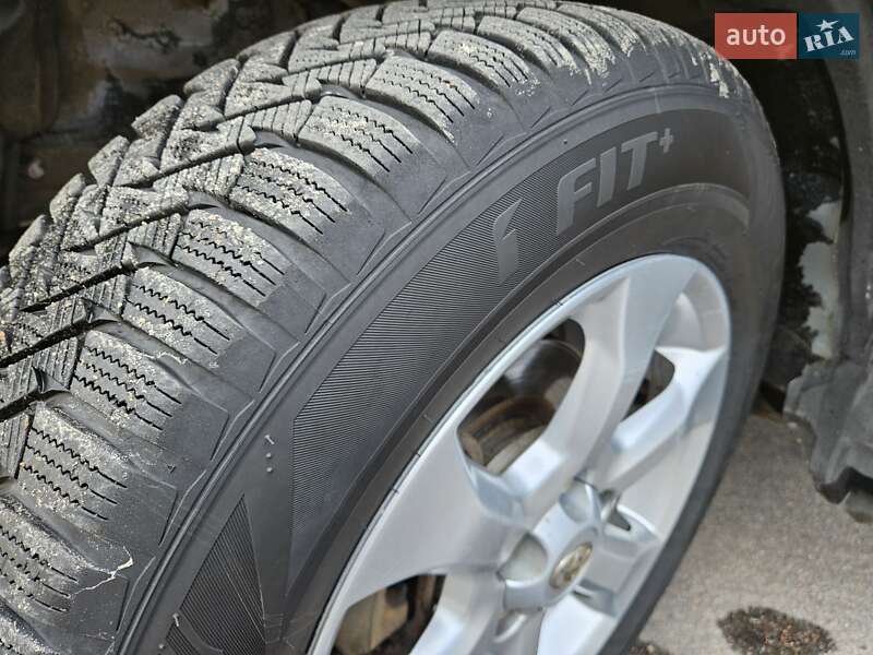 Позашляховик / Кросовер Toyota RAV4 2011 в Шостці